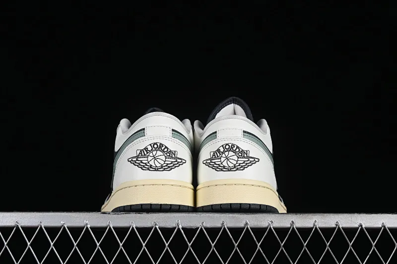 All categories Air Jordan Jordan series basketball shoes Air Jordan 1 Low G version pure original Air Jordan 1 Low AJ1 Joe 1 black and green low-bang cultural casual sneakers DC0774-001